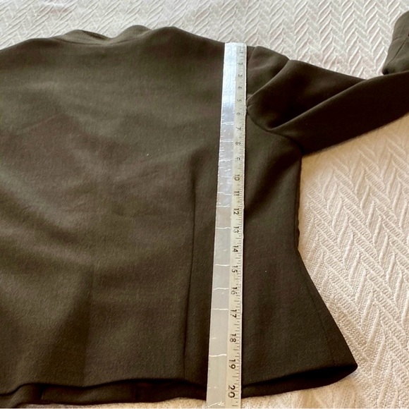 SIMON CHANG - DESIGNER WOMEN’S SUIT - Picture 13 of 15